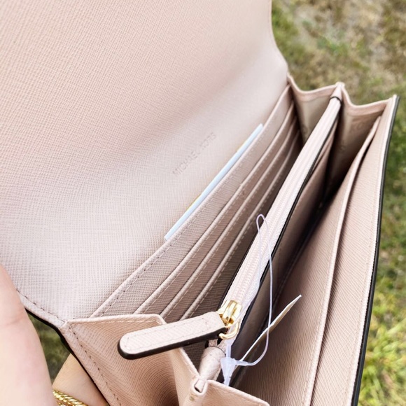 Gaby’sBags🥰💕-NWT Michael Kors Wallet - Picture 3 of 5